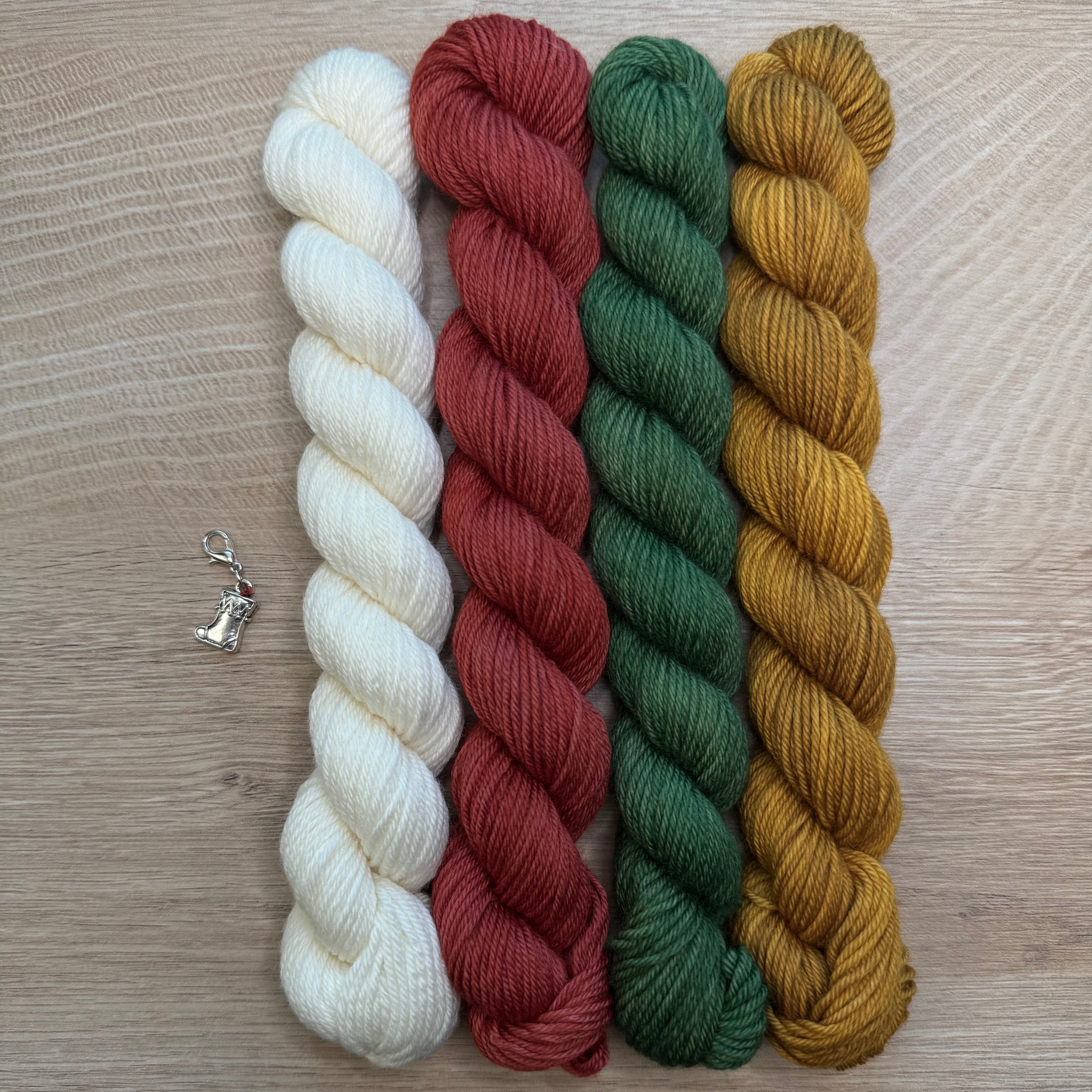 Christmas 4-20 gram Minis on Aussie Extra Fine Sock with Nylon & Stocking Progress Keeper