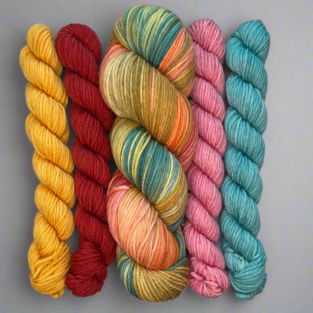Moulin Rouge & 4 Minis, DK with Nylon Sock Set