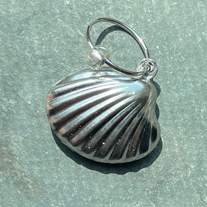 Clam Shell stitch marker (double sided)