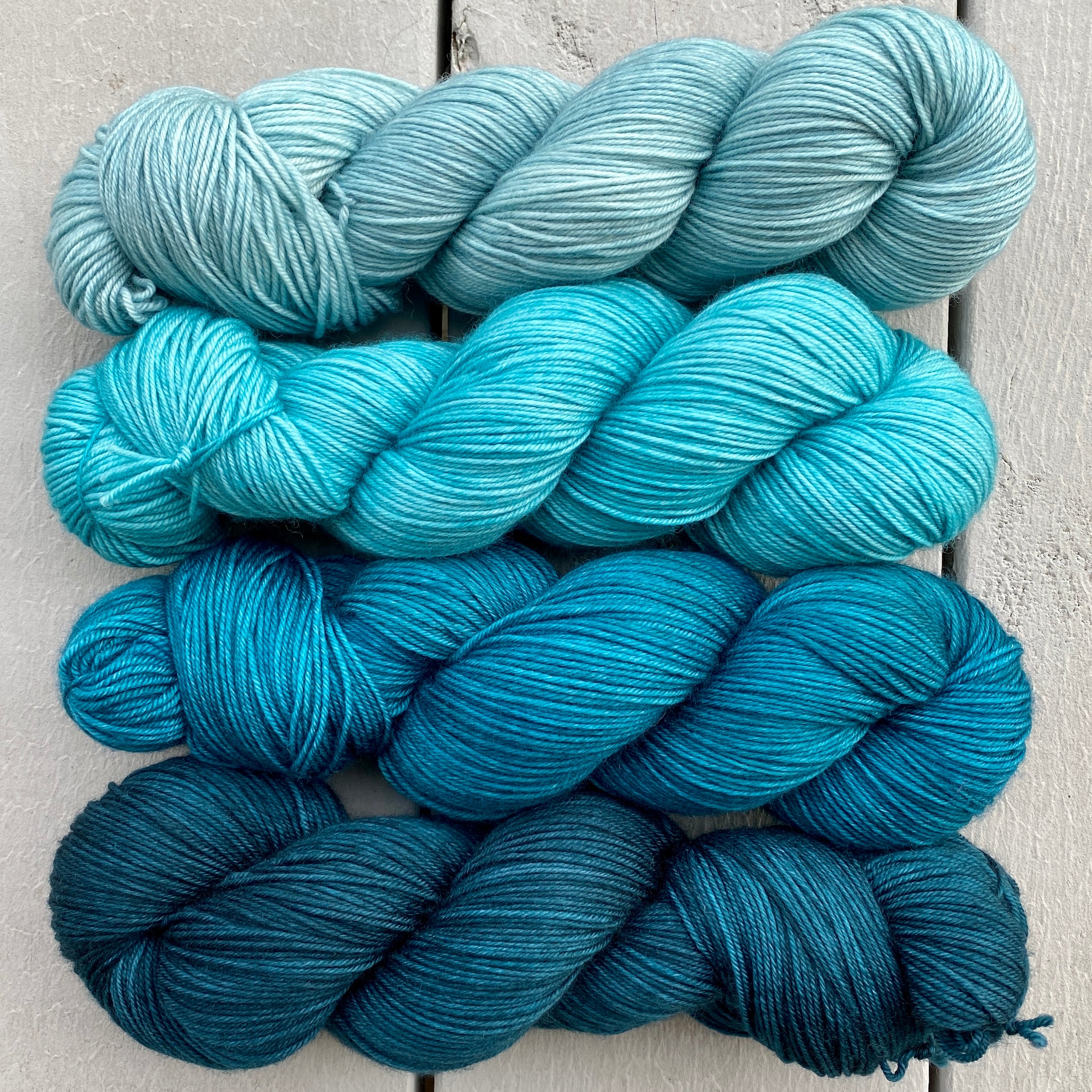 Sharon's Road Trip MKAL - Teal Me About It Gradient Quartet in Aussie Extra Fine Fingering ⚜️Dyed to Order⚜️ 1 Cat Stitch Marker + 1 Pink Bow Progress Keeper *FREE US SHIPPING*