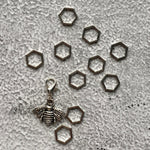 10 Honeycomb Stitch Markers + Bee Progress Keeper, Small and Large in 1.5" plastic screw on container