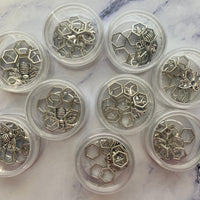 10 Honeycomb Stitch Markers + Bee Progress Keeper, Small and Large in 1.5" plastic screw on container