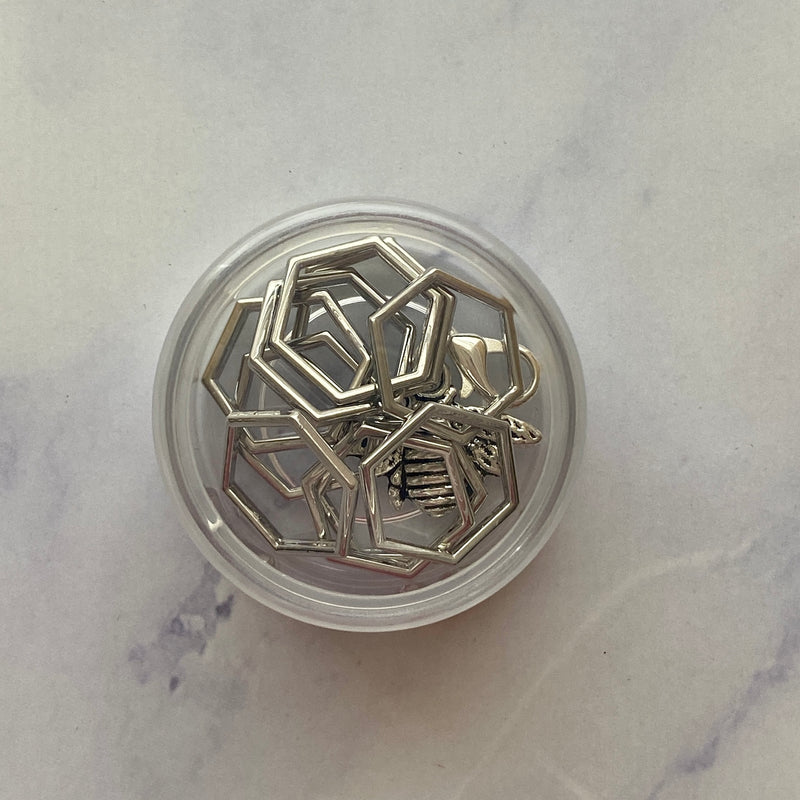 10 Honeycomb Stitch Markers + Bee Progress Keeper, Small and Large in 1.5" plastic screw on container